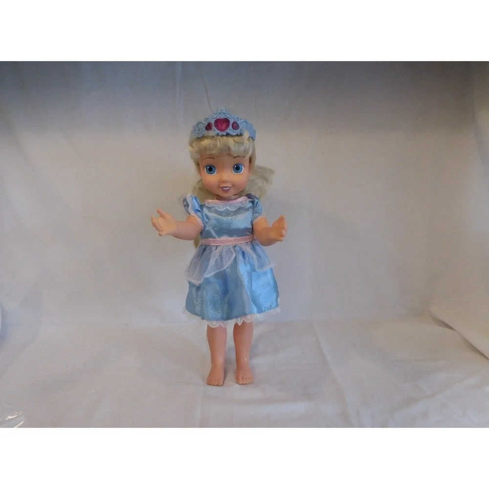 Disney 2006 Cinderella Toddler Talking and Lights up Doll Dressed and works